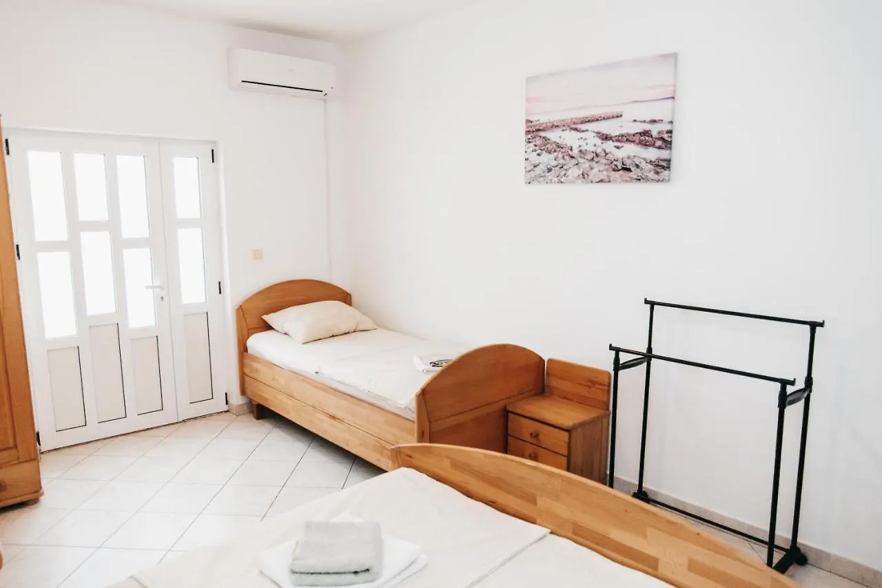 Villa Aequum Guest house Okrug Gornji